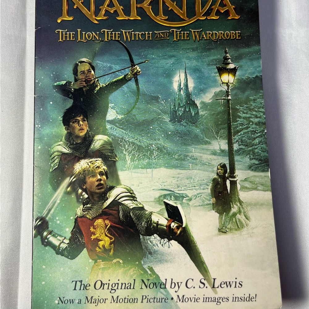 Vtg 2005‎ Disney Chronicles of Narnia Lion Witch Wardrobe PB Chapter Book